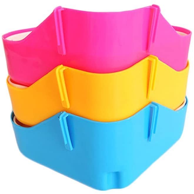 DesignerBox - Bandeja de Arena para Mascotas, diseño de triángulo pequeño para Animales, para Hacer Orinal, para hámster, Chinchilla, cobaya, Conejo, hurón (Color al Azar) 