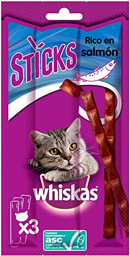 Whiskas Premios para Gatos en forma de Sticks Sabor Salmón (Pack de 28 x 18g)